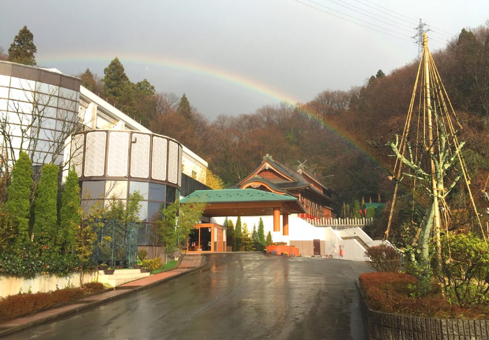 虹と出雲大社と記念館 | 【公式】出雲記念館